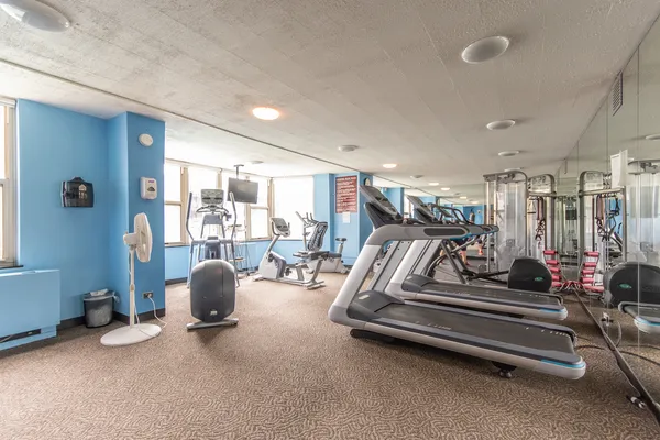 $294,000 | 525 West Hawthorne Place, Unit 2706, Chicago, IL 60657