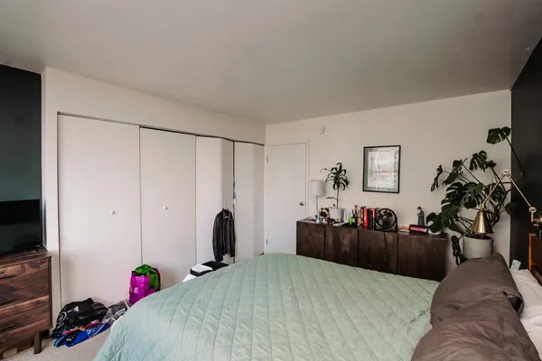 $294,000 | 525 West Hawthorne Place, Unit 2706, Chicago, IL 60657