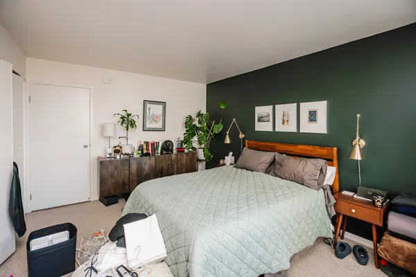 $294,000 | 525 West Hawthorne Place, Unit 2706, Chicago, IL 60657