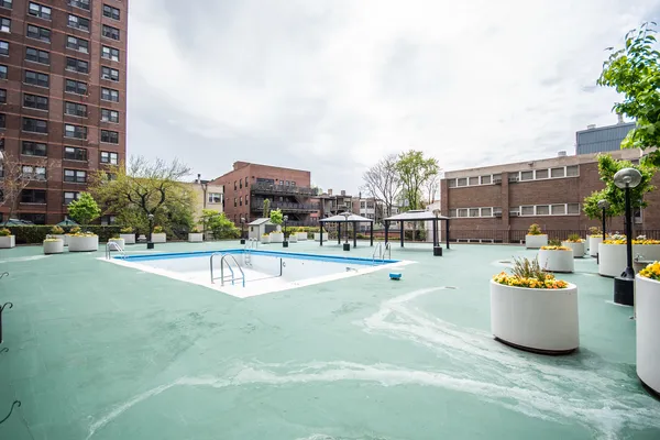 $294,000 | 525 West Hawthorne Place, Unit 2706, Chicago, IL 60657