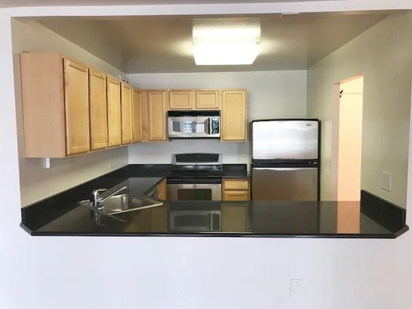 $294,000 | 525 West Hawthorne Place, Unit 2706, Chicago, IL 60657
