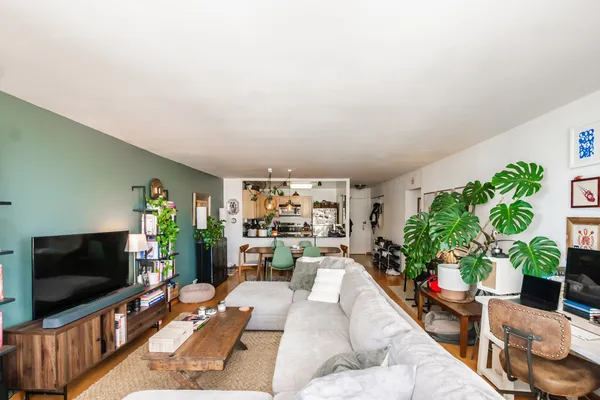 $294,000 | 525 West Hawthorne Place, Unit 2706, Chicago, IL 60657