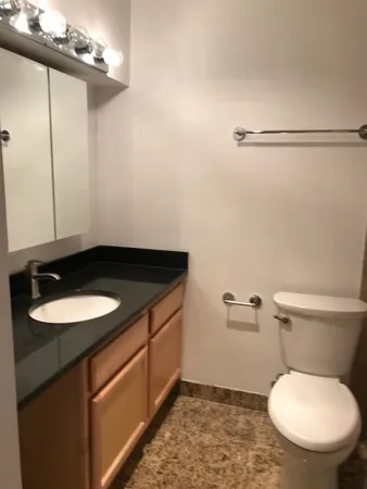 $294,000 | 525 West Hawthorne Place, Unit 2706, Chicago, IL 60657