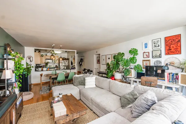 $294,000 | 525 West Hawthorne Place, Unit 2706, Chicago, IL 60657