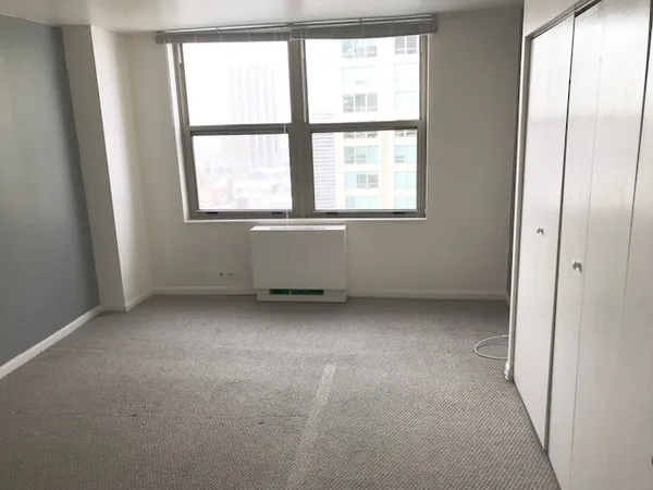 $294,000 | 525 West Hawthorne Place, Unit 2706, Chicago, IL 60657