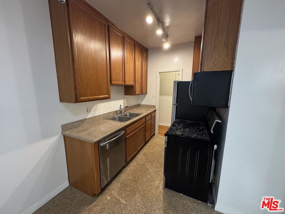 264 South Reeves Drive, Unit 101 Beverly Hills, CA 90212 - Photo 20 of 22