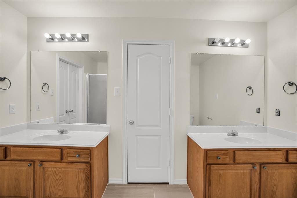 2005 Ridgeview Court Sanger, TX 76266 - Photo 9 of 20 a bathroom with a sink and a mirror