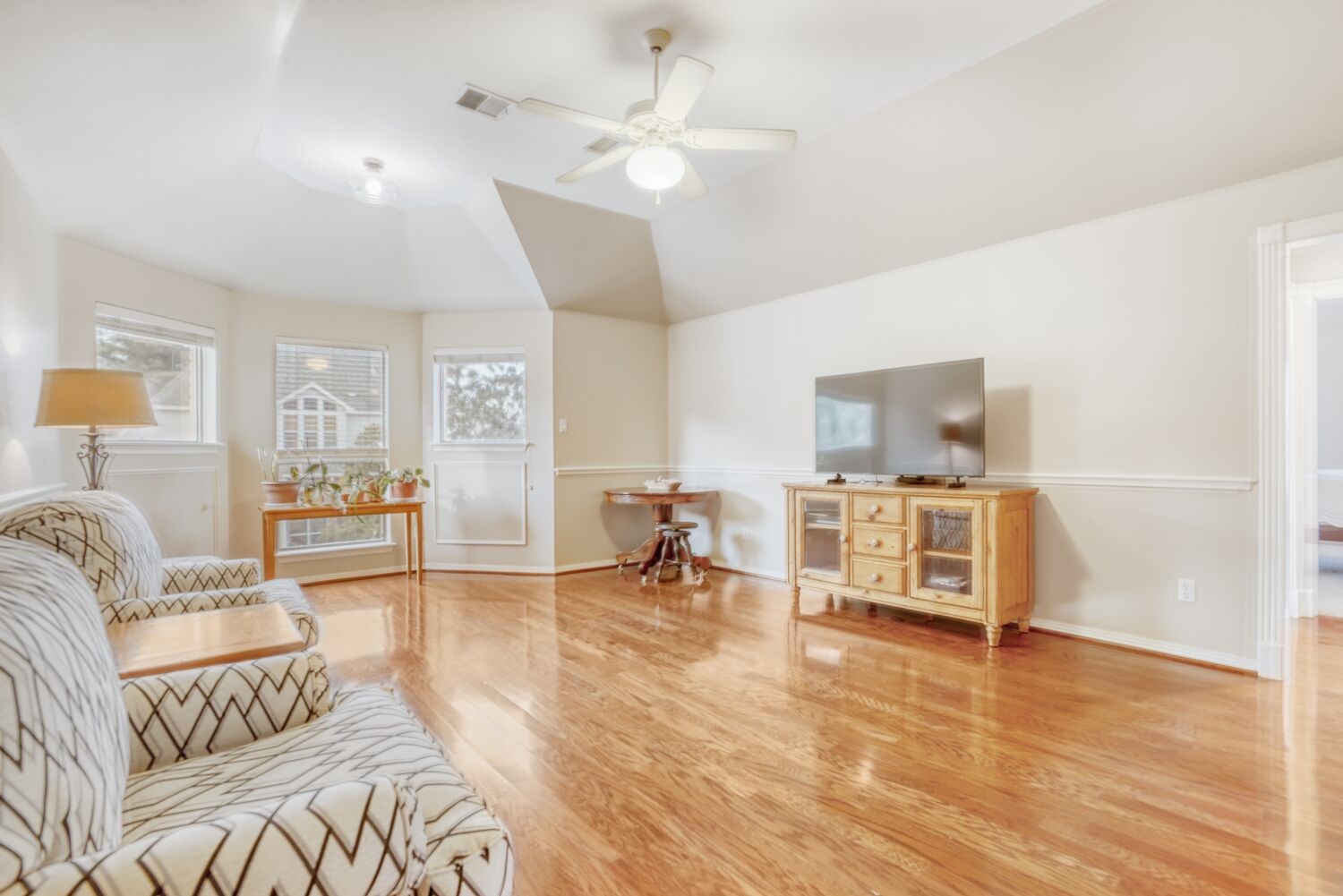 5308 Mountain Grove Court Spring, TX 77379 - Photo 24 of 31 This bright and spacious entertainment room upstairs, features polished hardwood floors, tall ceilings, and an abundance of natural light.
