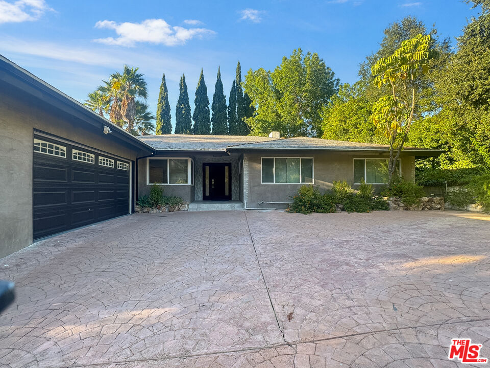15701 Royal Ridge Road Los Angeles, CA 91403 - Photo 13 of 15 Gallery Image 13