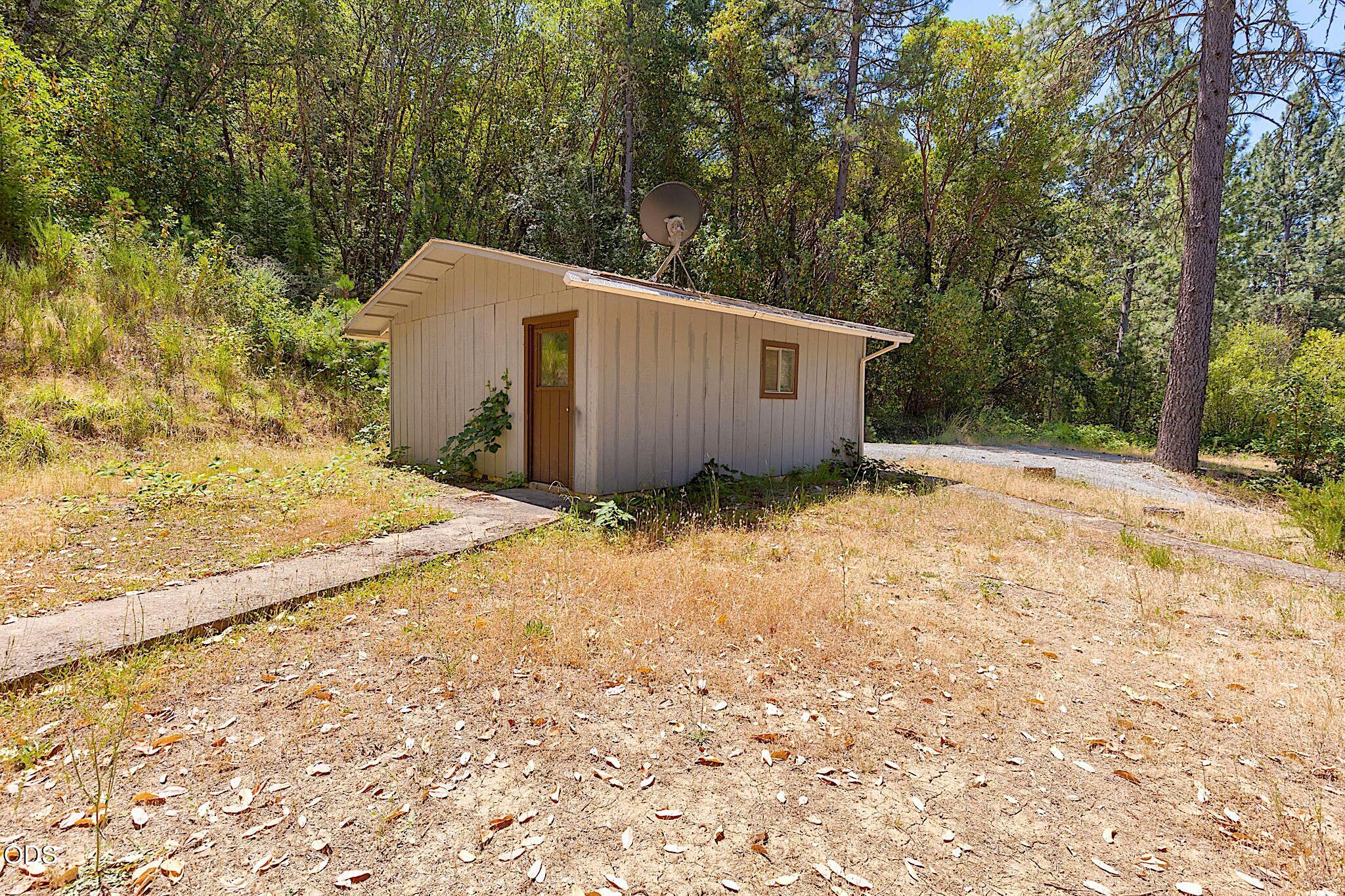 11230 Lower River Road Grants Pass, OR 97526 - Photo 11 of 29