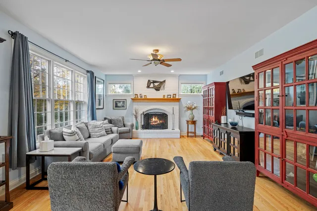 $1,249,000 | 3855 Glendenning Road, Downers Grove, IL 60515