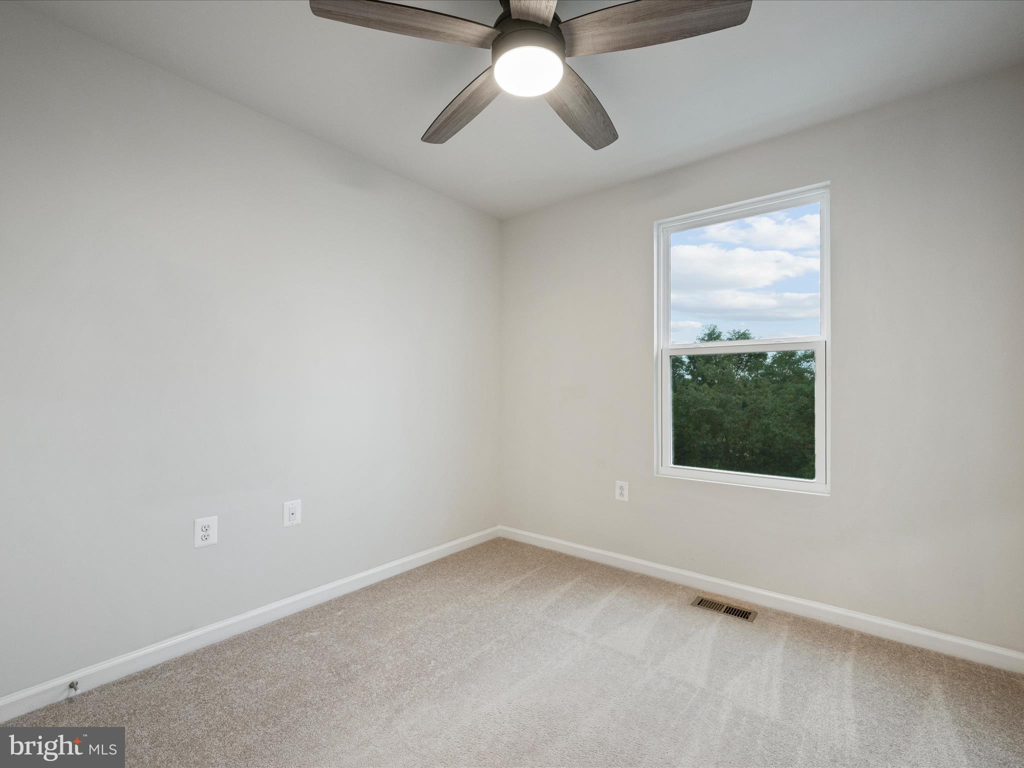175 Presidents Pointe Avenue Ranson, WV 25438 - Photo 20 of 40 Bedroom 2