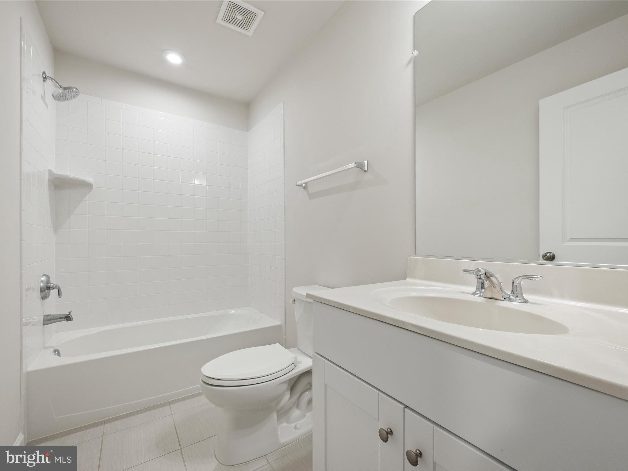 175 Presidents Pointe Avenue Ranson, WV 25438 - Photo 22 of 40 Bathroom
