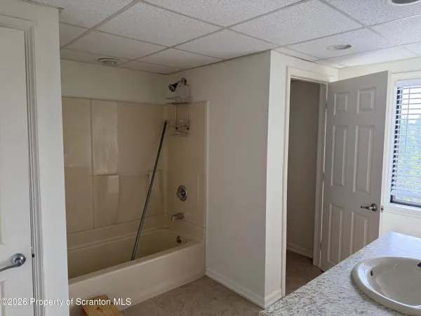 $1,475 | 442 Larch Street, Scranton, PA 18509