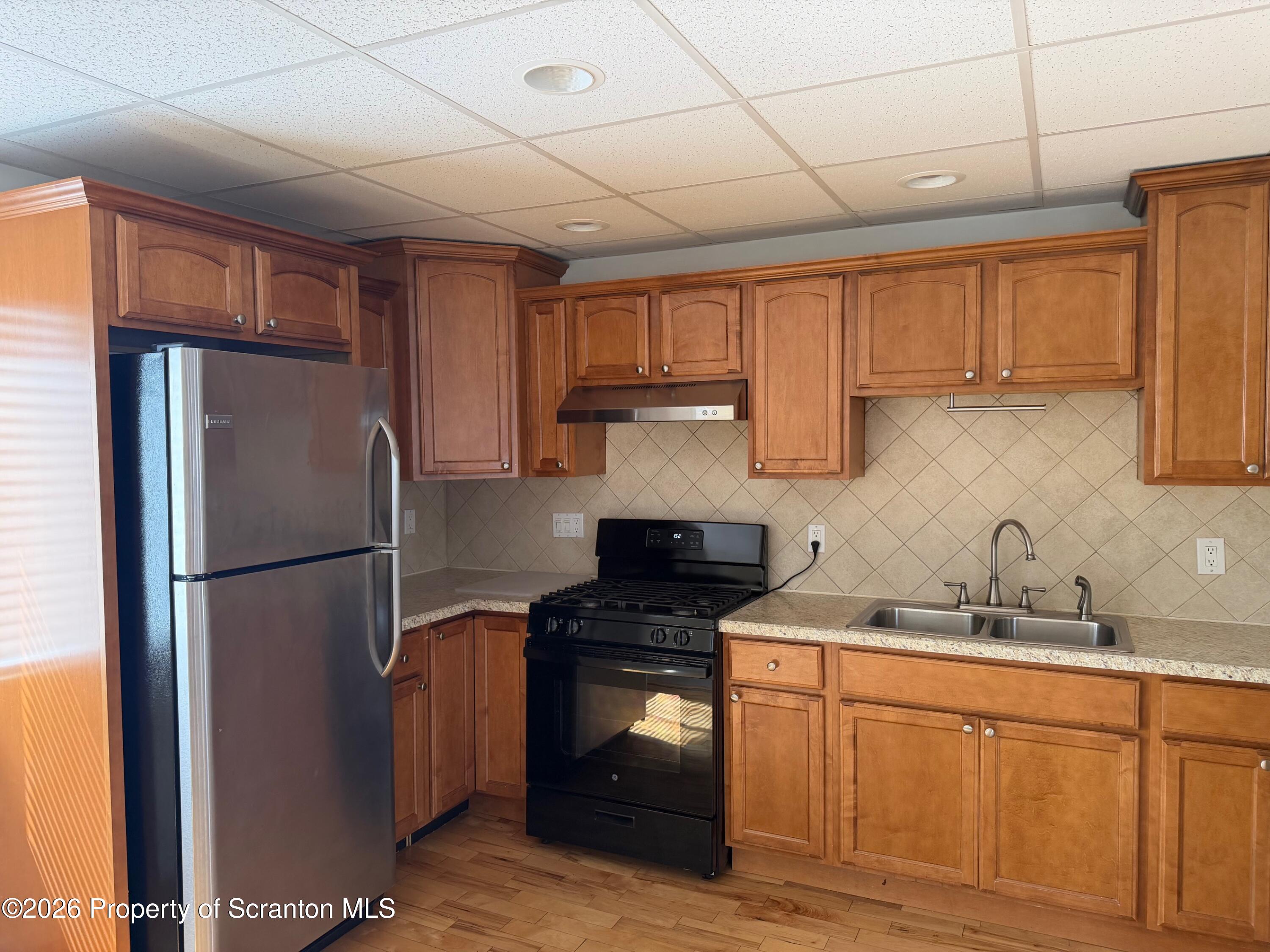 442 Larch Street Scranton, PA 18509 - Photo 4 of 16 IMG_6373