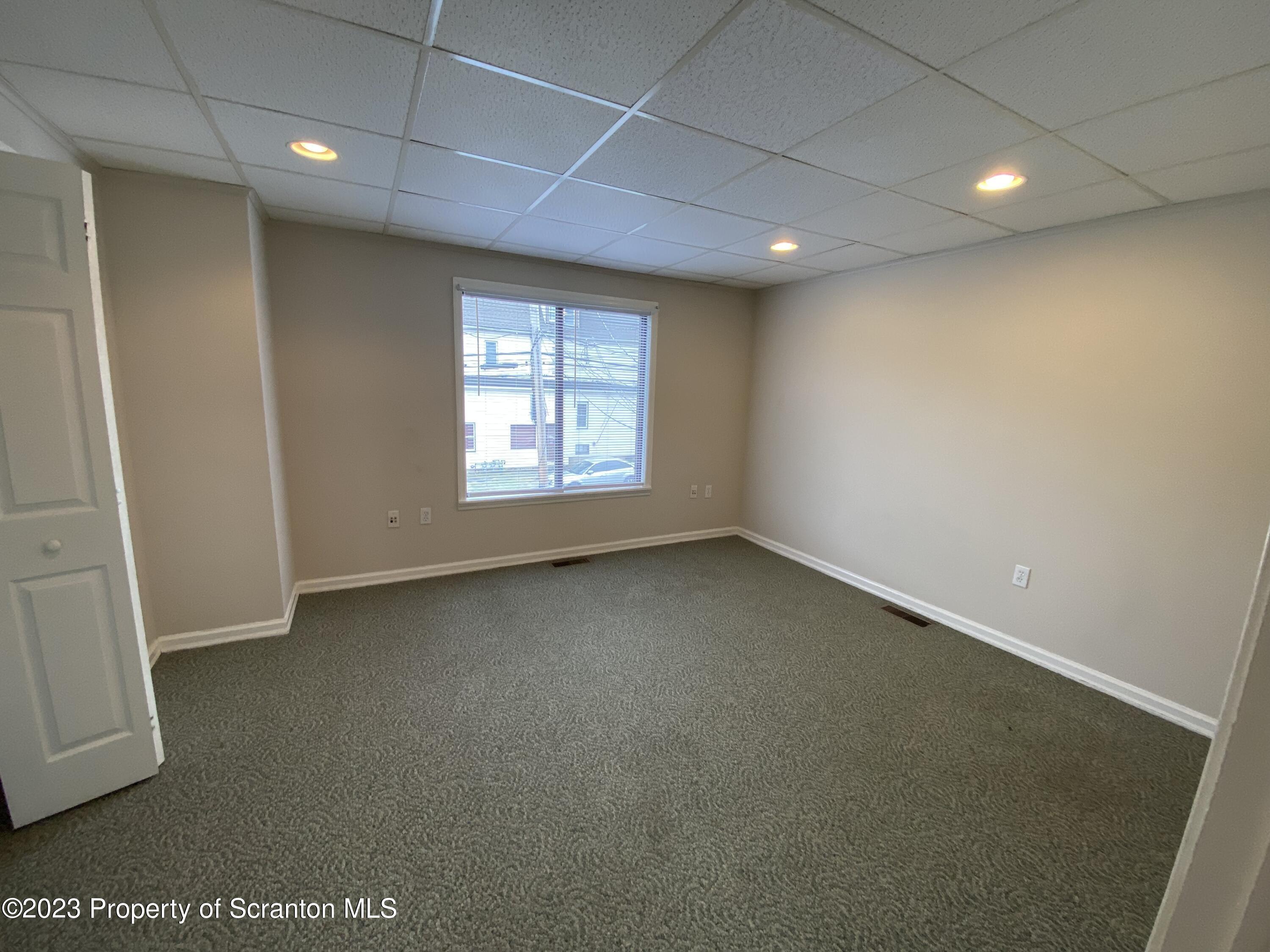 442 Larch Street Scranton, PA 18509 - Photo 6 of 16 IMG_9036