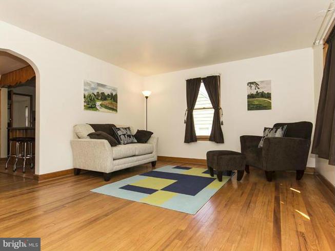1824 Berrywood Road Baltimore, MD 21234 - Photo 5 of 23 Living Room
