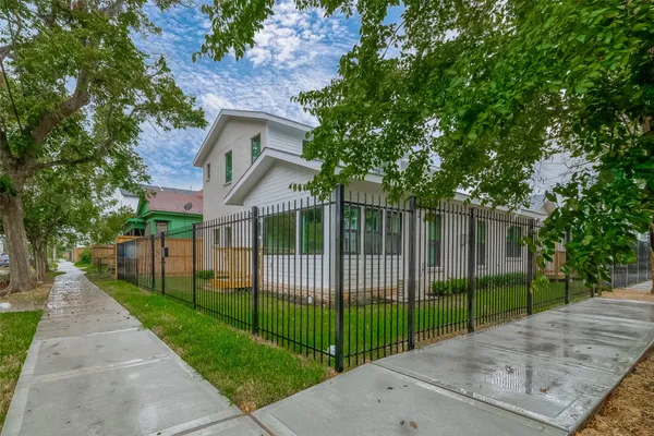 $3,500 | 2702 Delano Street, Houston, TX 77004