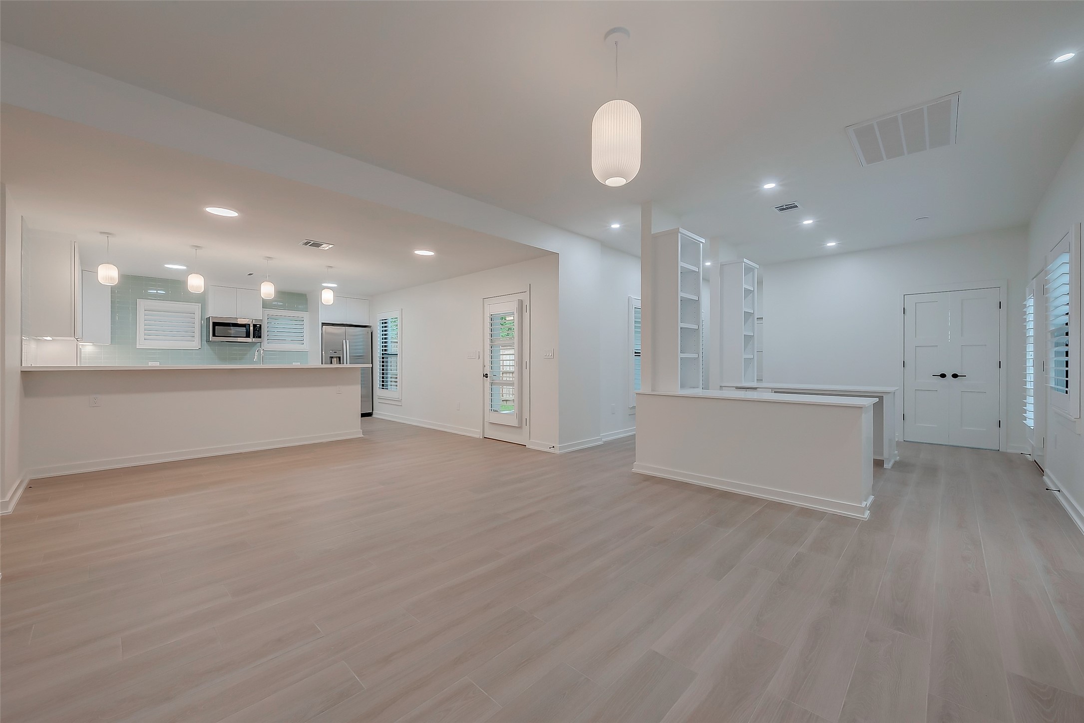 2702 Delano Street Houston, TX 77004 - Photo 10 of 45 a view of an empty room with kitchen appliances