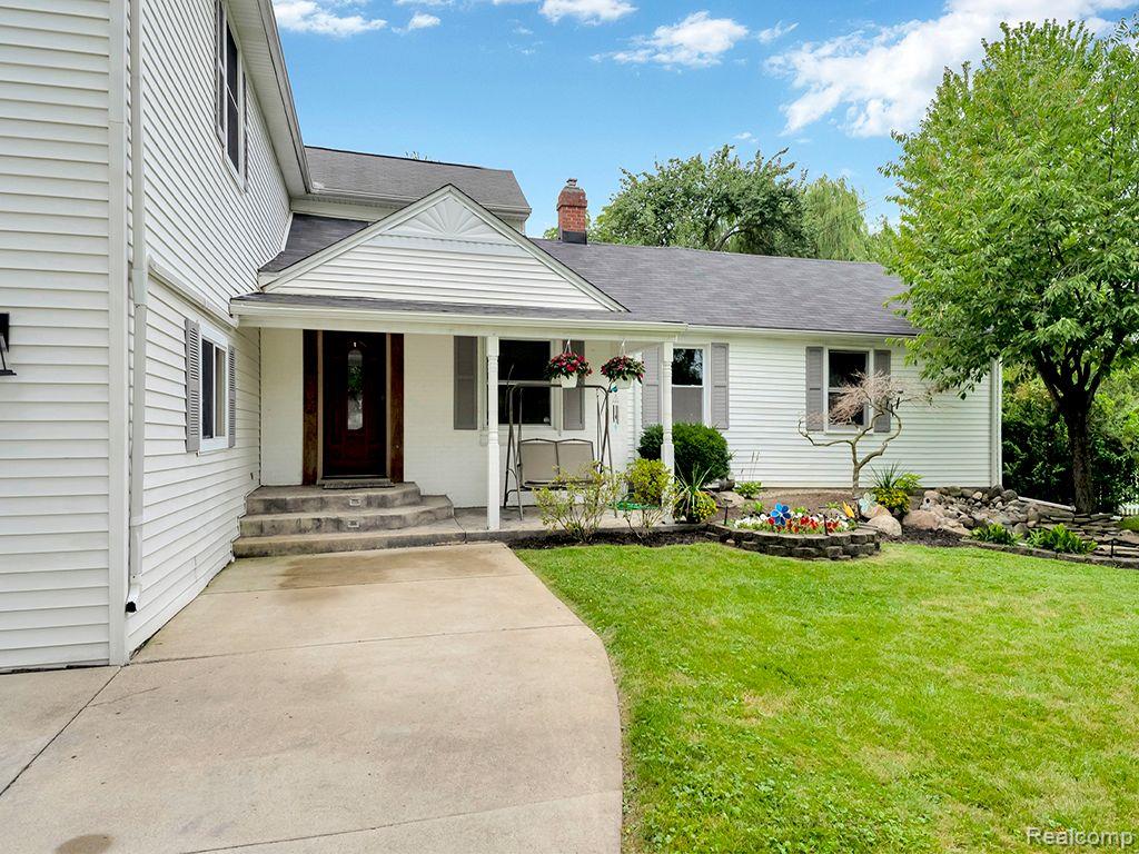 21222 Meridian Road Grosse Ile, MI 48138 - Photo 6 of 33 Gallery Image 6
