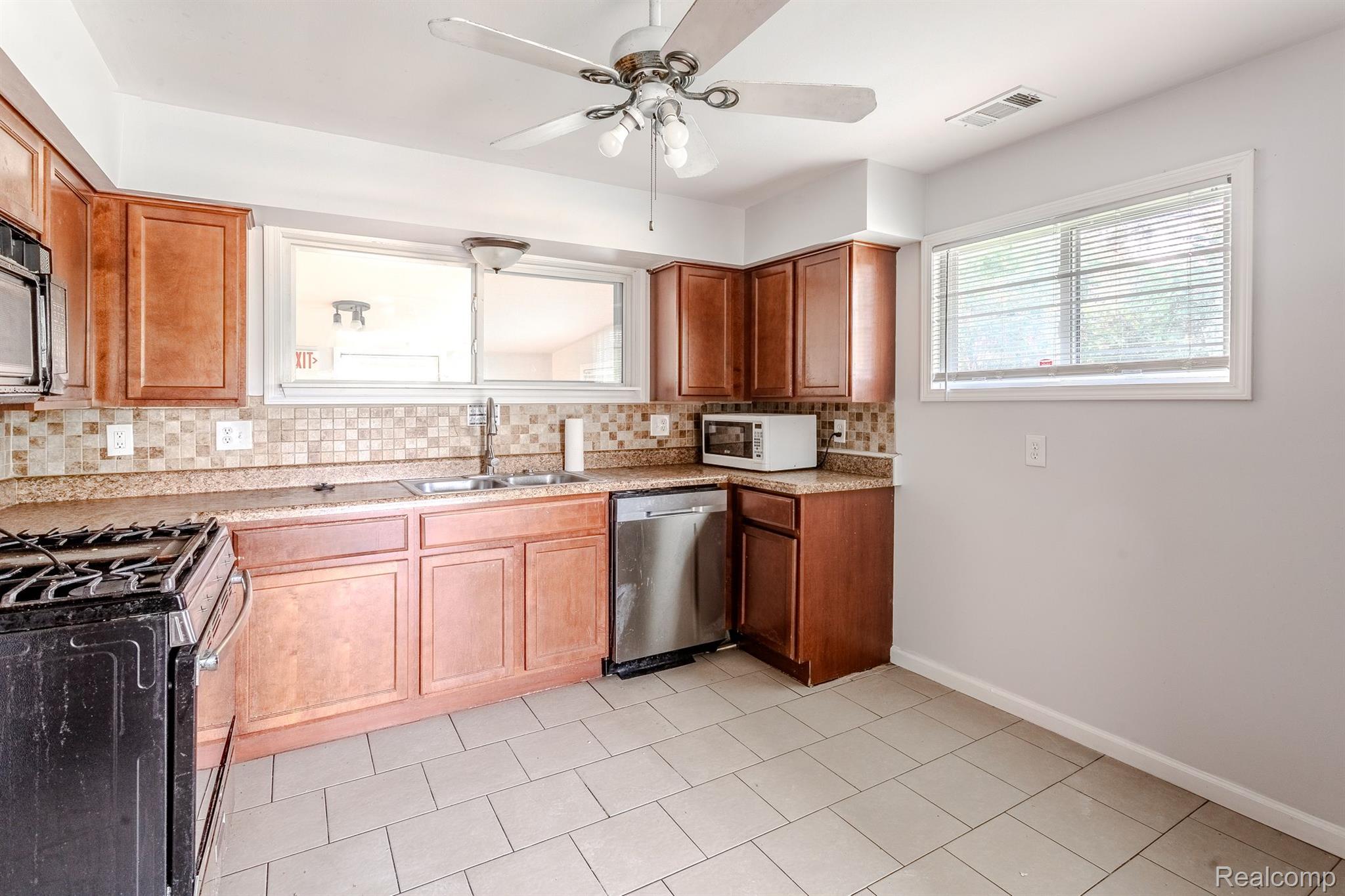 7860 Wayne Road Romulus, MI 48174 - Photo 18 of 34 Gallery Image 18