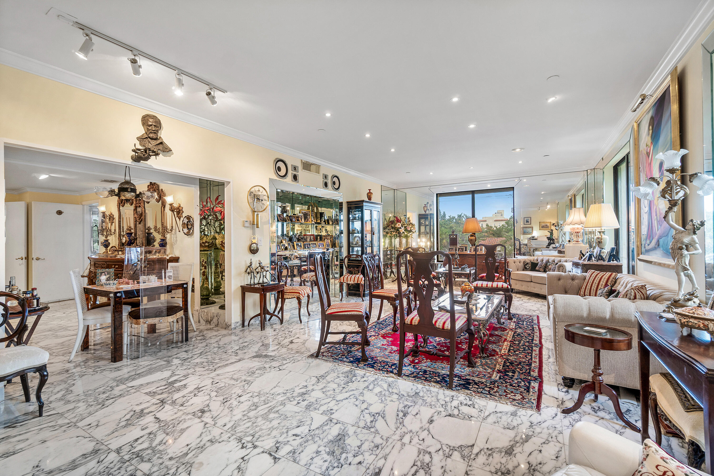 150 Bradley Place, Unit 101 Palm Beach, FL 33480 - Photo 20 of 38 a view of a large living room