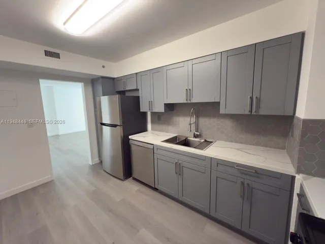 $685,000 | 9195 Collins Avenue, Unit 911, Surfside, FL 33154