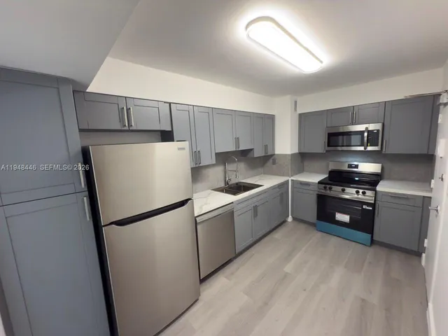 $685,000 | 9195 Collins Avenue, Unit 911, Surfside, FL 33154