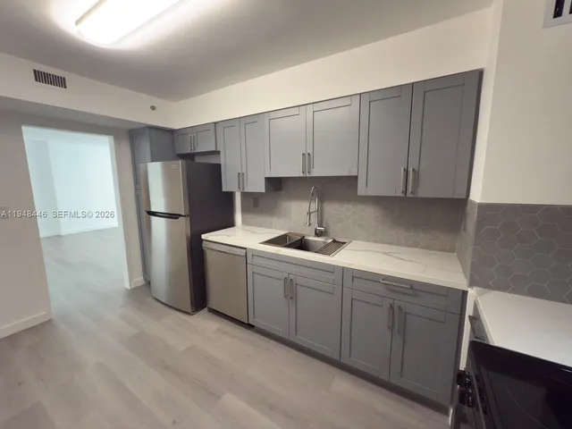 $685,000 | 9195 Collins Avenue, Unit 911, Surfside, FL 33154