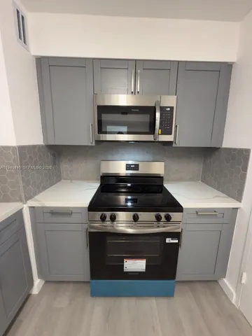 $685,000 | 9195 Collins Avenue, Unit 911, Surfside, FL 33154