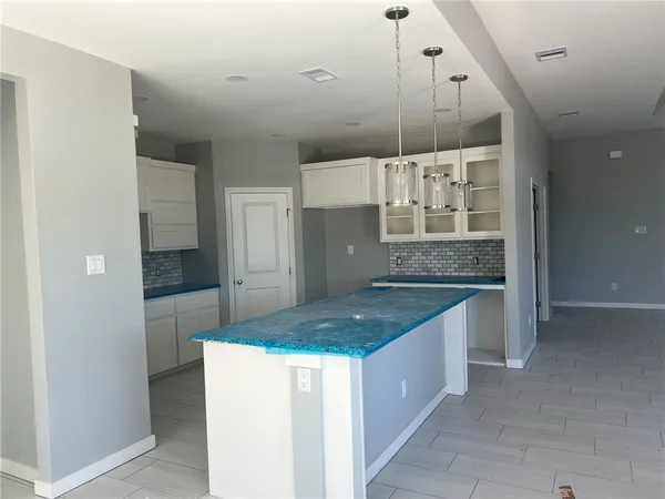 $3,000 | 6865 La Salle Drive, Corpus Christi, TX 78414