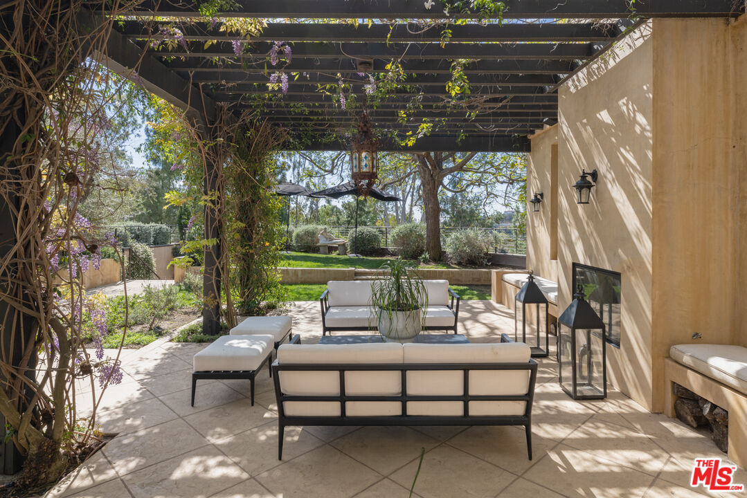 13058 Rivers Road Los Angeles, CA 90049 - Photo 13 of 16