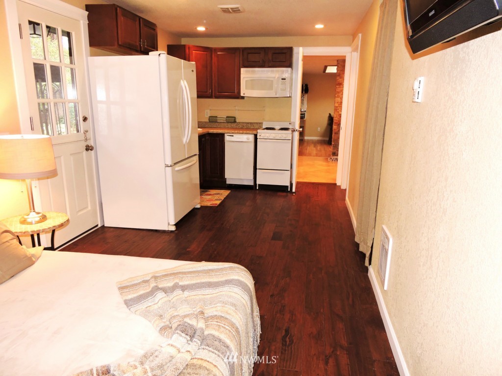 4614 Northeast 24th Street Renton, WA 98059 - Photo 18 of 25
