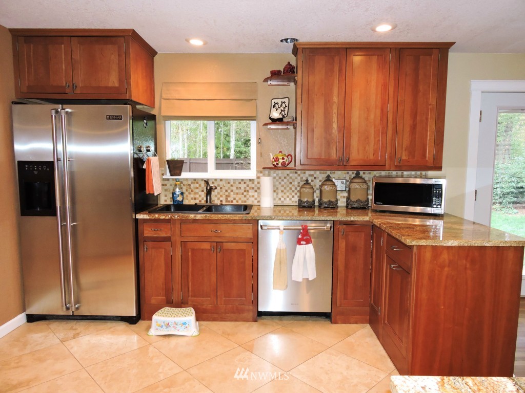 4614 Northeast 24th Street Renton, WA 98059 - Photo 3 of 25