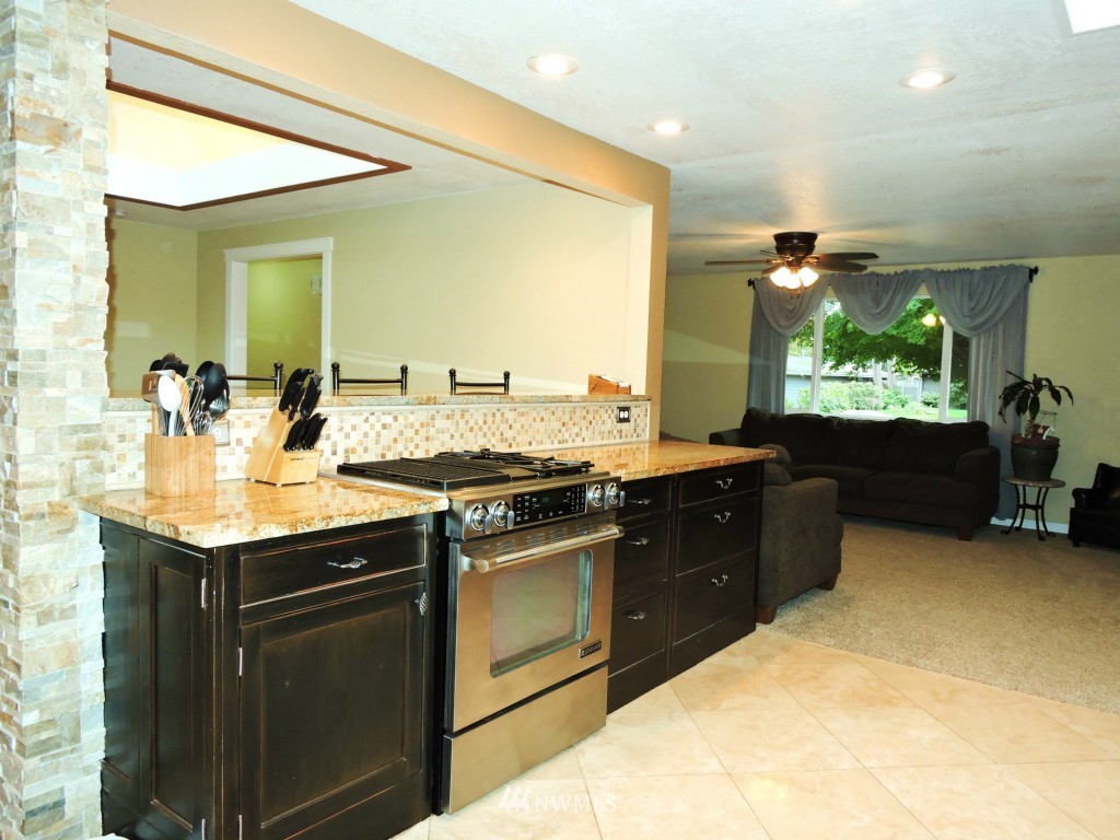 4614 Northeast 24th Street Renton, WA 98059 - Photo 4 of 25