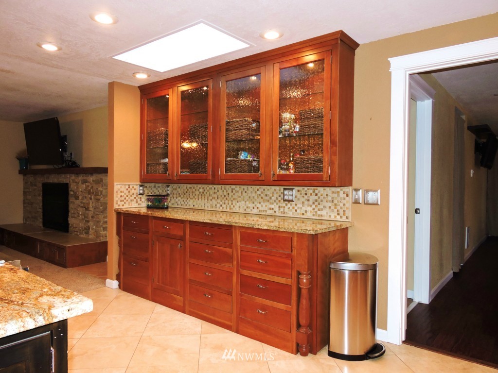 4614 Northeast 24th Street Renton, WA 98059 - Photo 5 of 25