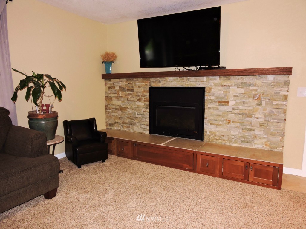 4614 Northeast 24th Street Renton, WA 98059 - Photo 10 of 25