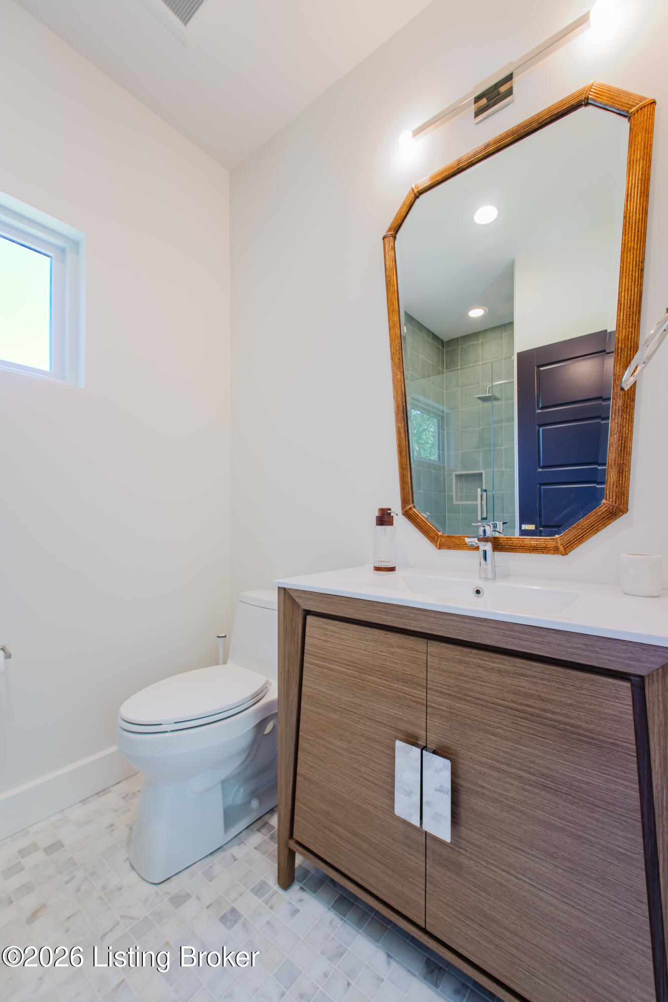 2803 Rivers Edge Road Louisville, KY 40222 - Photo 24 of 52 Guest ensuite
