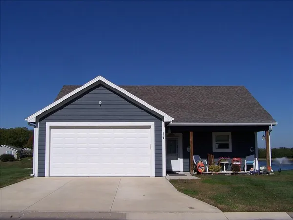 $285,000 | 904 North White Oaks Lane, Oak Grove, MO 64075