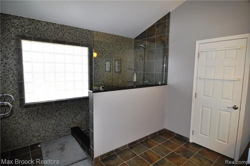 699 Twin Oaks Court Rochester Hills, MI 48307 - Photo 24 of 65