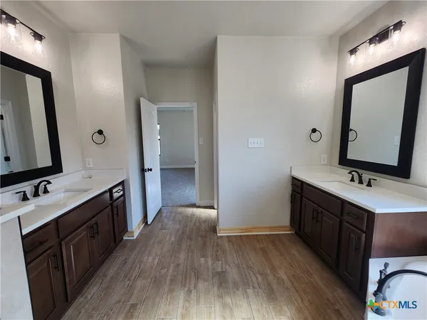 $615,000 | 806 Eagle Hts Drive, Salado, TX 76571