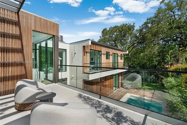 a view of an house with swimming pool