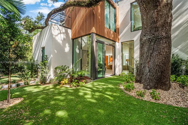 $9,250,000 | 2800 Calusa Street, Miami, FL 33133