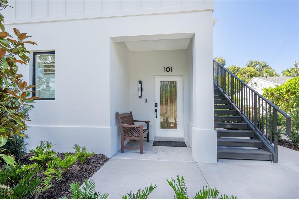 1234 15th Street, Unit 102 Sarasota, FL 34236 - Photo 5 of 30 a view of hall way with furniture