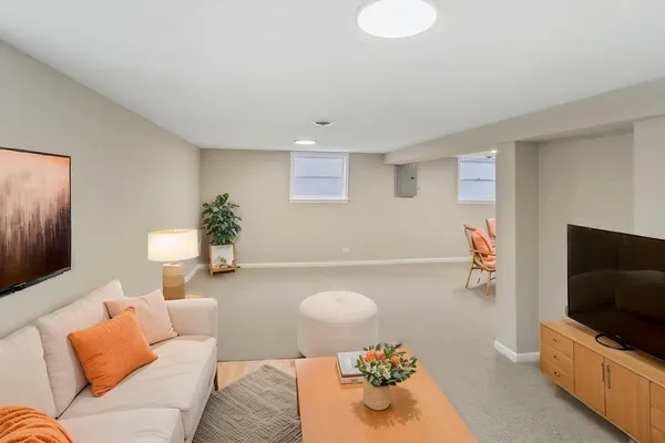 $284,700 | 172 Strieff Avenue, Chicago Heights, IL 60411