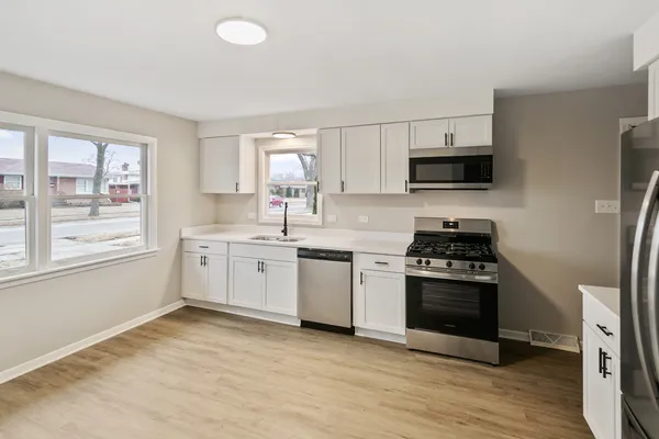 $284,700 | 172 Strieff Avenue, Chicago Heights, IL 60411
