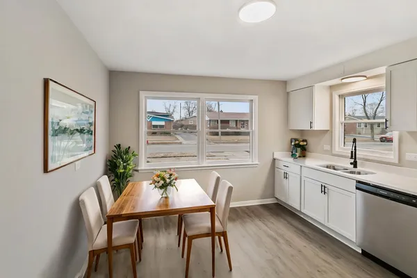 $284,700 | 172 Strieff Avenue, Chicago Heights, IL 60411