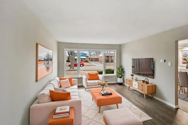 $284,700 | 172 Strieff Avenue, Chicago Heights, IL 60411