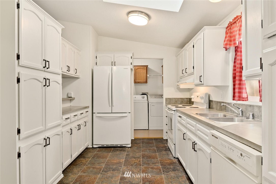 475 Alger Cain Lake Road Sedro-Woolley, WA 98284 - Photo 3 of 23 Gallery Image 3