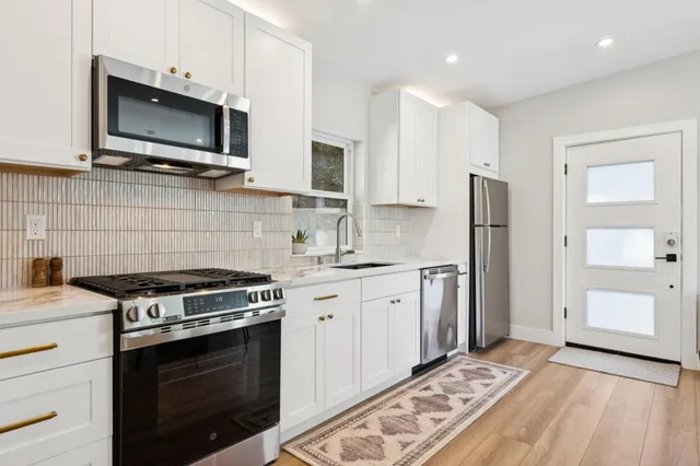 $2,980 | 196 Amapola Avenue, Unit A, Pacifica, CA 94044